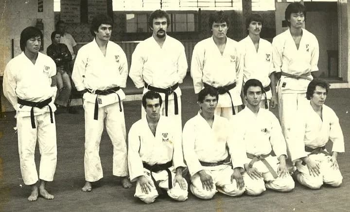 Equipe NKK no Campeonato Paulista de 1978. Em pé, a partir da esquerda: Yasuhara (técnico), Osvaldo Oliveira, Virgílio, Carlão, Robson Maciel e Rui Tadaharu. Ajoelhados: Ricardo Marão, Ademar Bezerra, Paulo Storti e Wladimir Romic