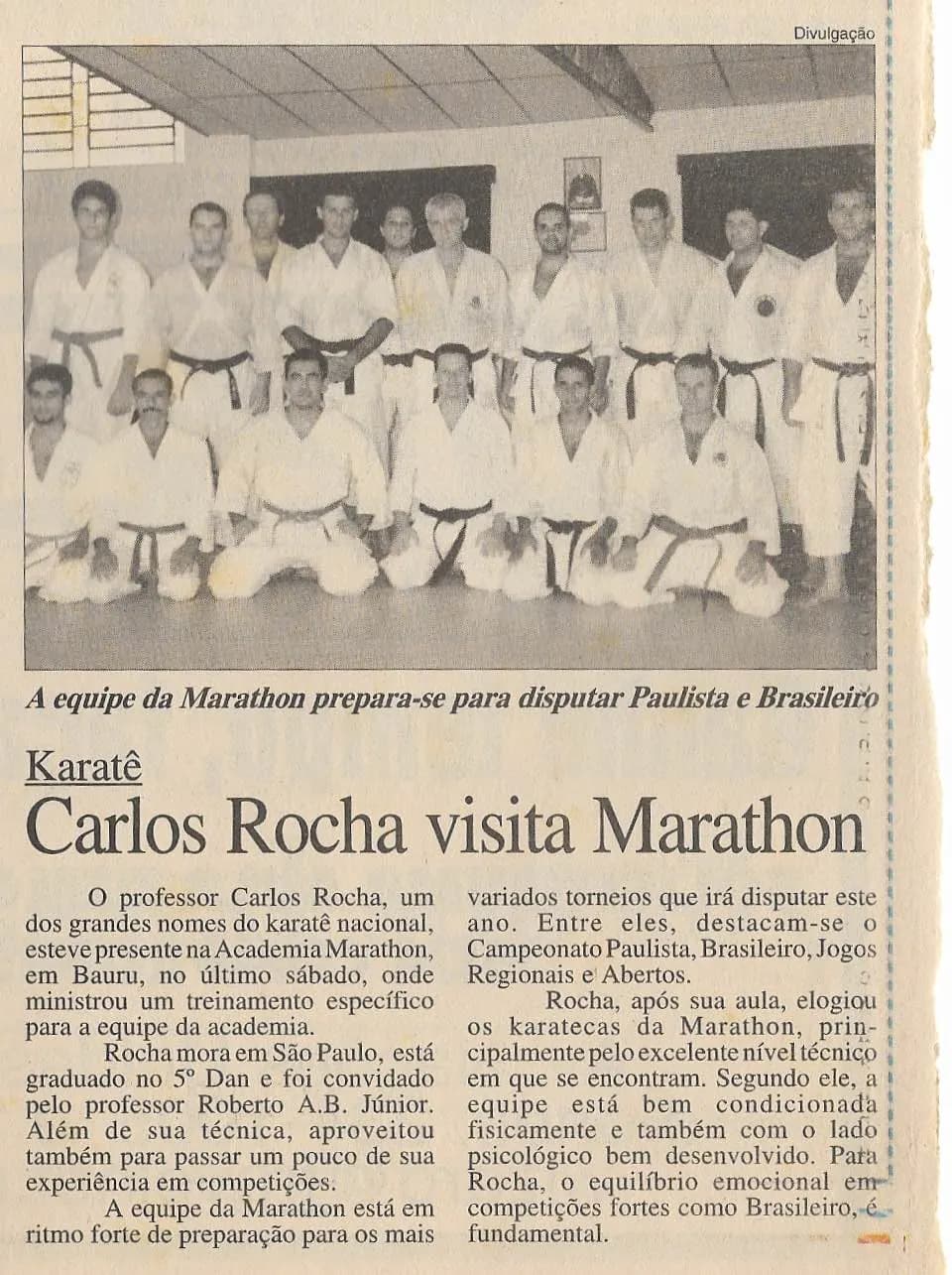 Recorte do Jornal da Cidade de Bauru com foto da equipe da Academia Marathon e o título Carlos Rocha visita Marathon